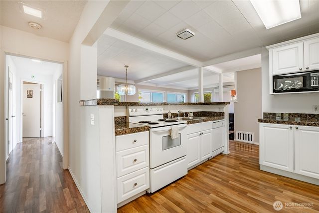 6887 Holeman Avenue, Blaine, WA 98230