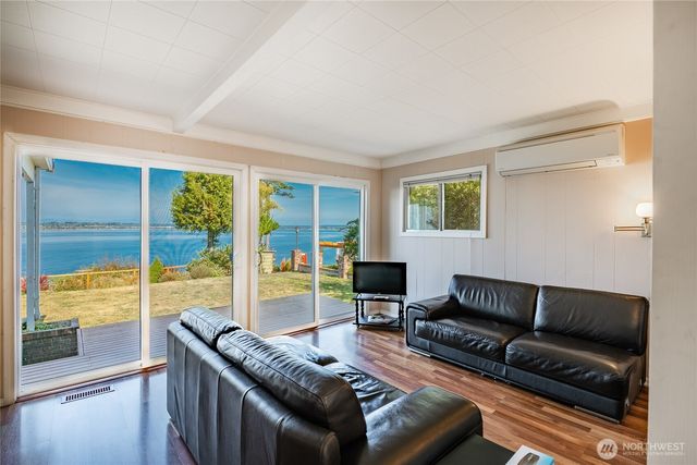 6887 Holeman Avenue, Blaine, WA 98230