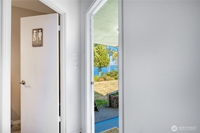 6887 Holeman Avenue, Blaine, WA 98230