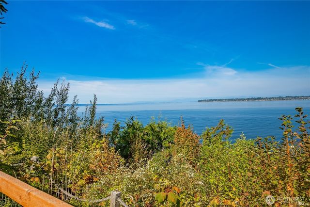 6887 Holeman Avenue, Blaine, WA 98230