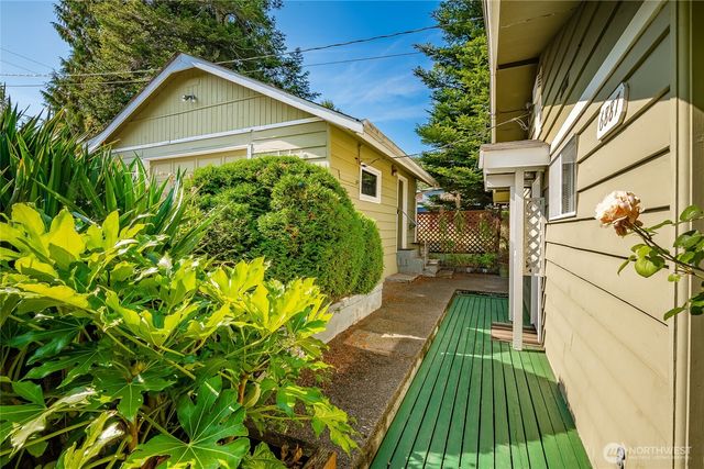 6887 Holeman Avenue, Blaine, WA 98230