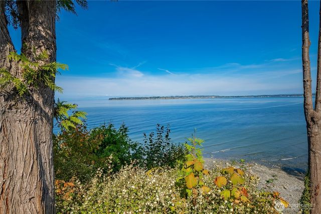 6887 Holeman Avenue, Blaine, WA 98230