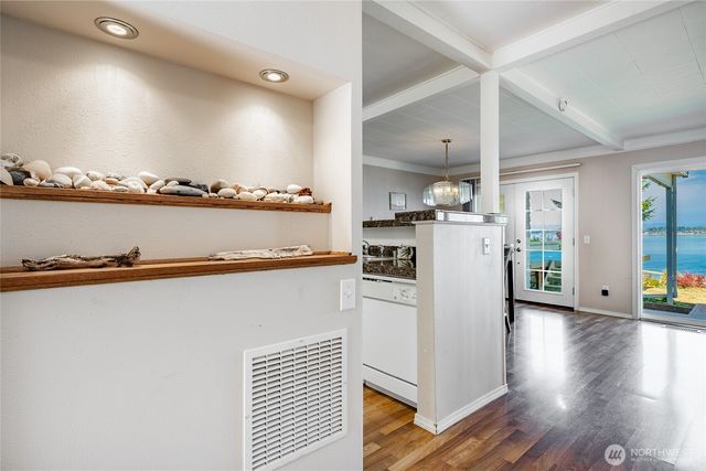 6887 Holeman Avenue, Blaine, WA 98230