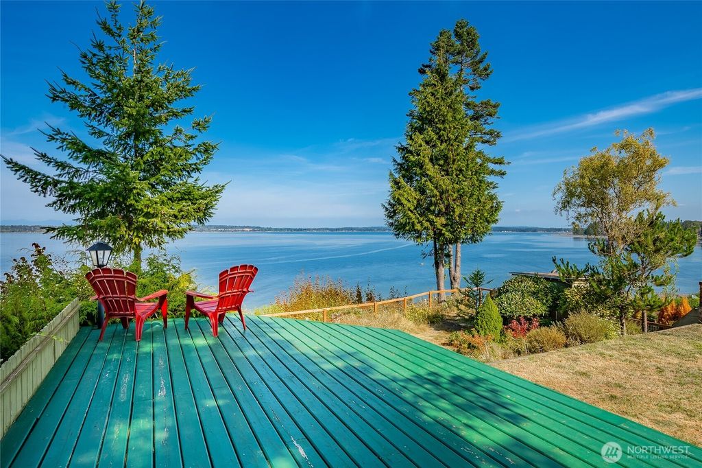 6887 Holeman Avenue, Blaine, WA 98230