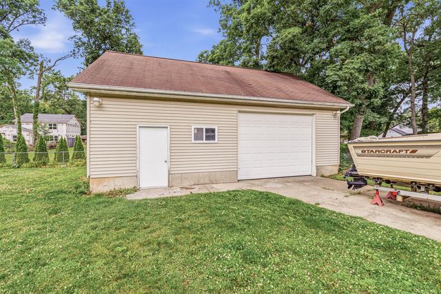 68850 3rd Street, Edwardsburg, MI 49112