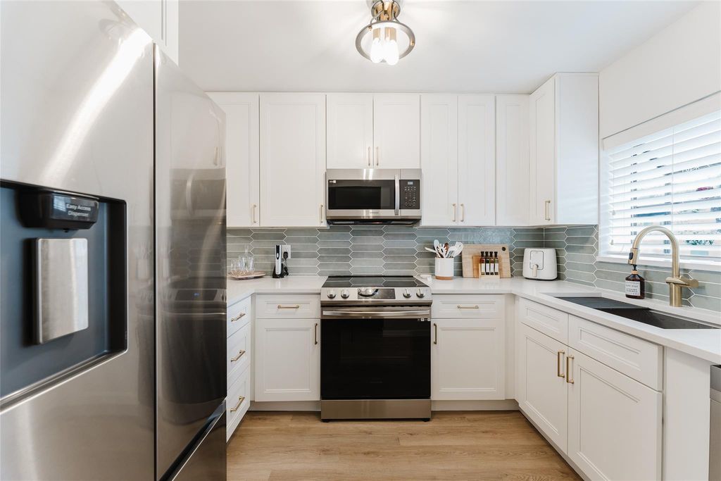 1005 Republic 1005, Deerfield Beach, FL 33442