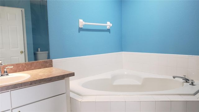 5141 PINE NEEDLE DRIVE, Mascotte, FL 34753