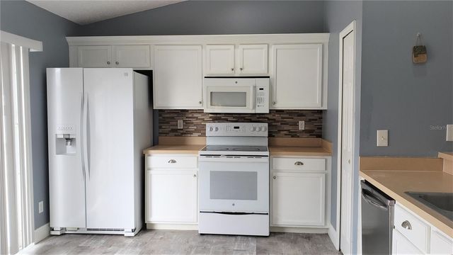 5141 PINE NEEDLE DRIVE, Mascotte, FL 34753