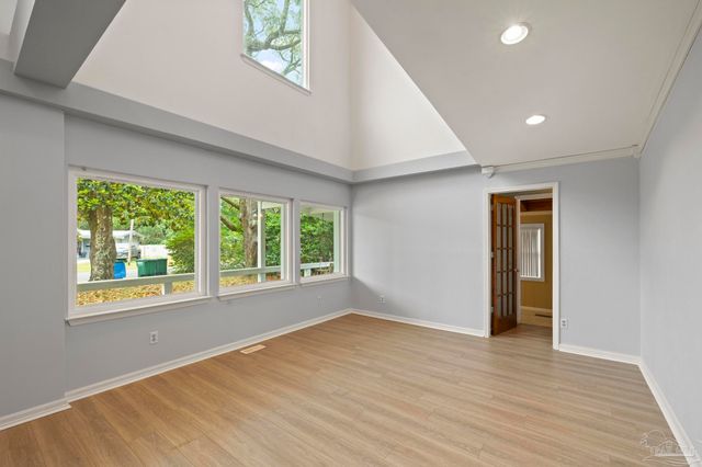 204 Camelia St, Gulf Breeze, FL 32561