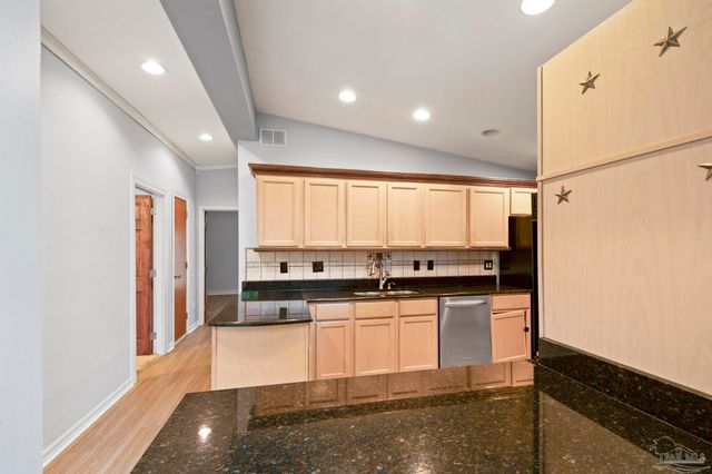 204 Camelia St, Gulf Breeze, FL 32561