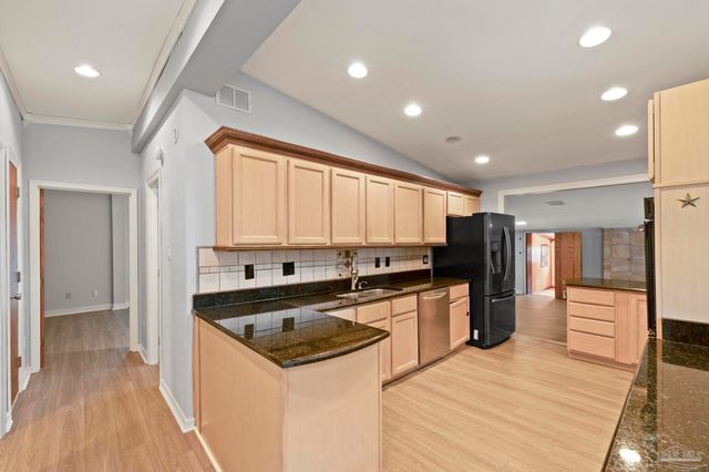 204 Camelia St, Gulf Breeze, FL 32561