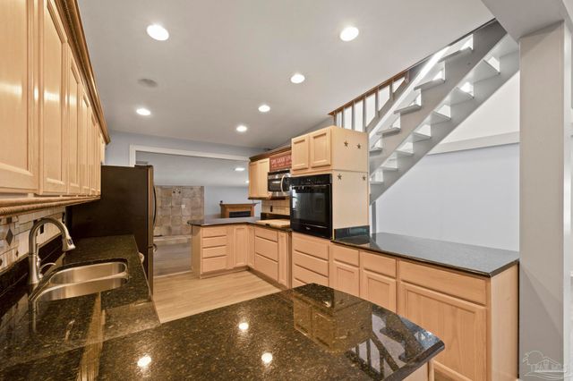 204 Camelia St, Gulf Breeze, FL 32561