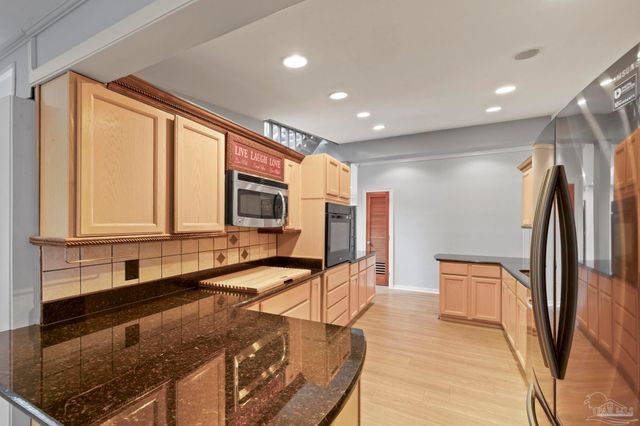 204 Camelia St, Gulf Breeze, FL 32561