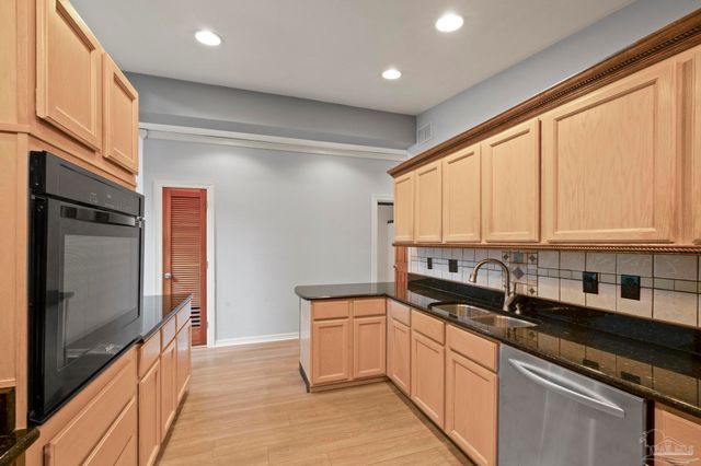 204 Camelia St, Gulf Breeze, FL 32561