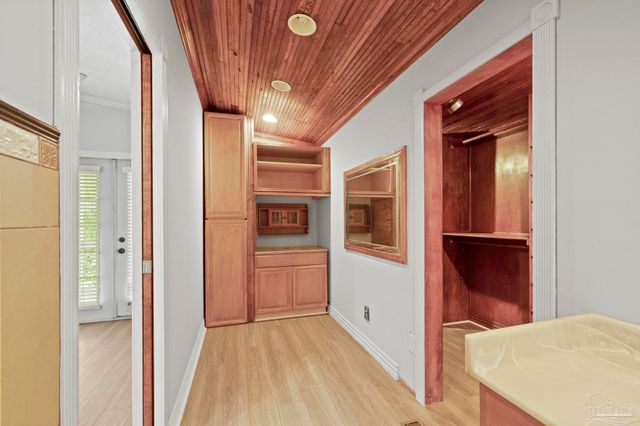 204 Camelia St, Gulf Breeze, FL 32561