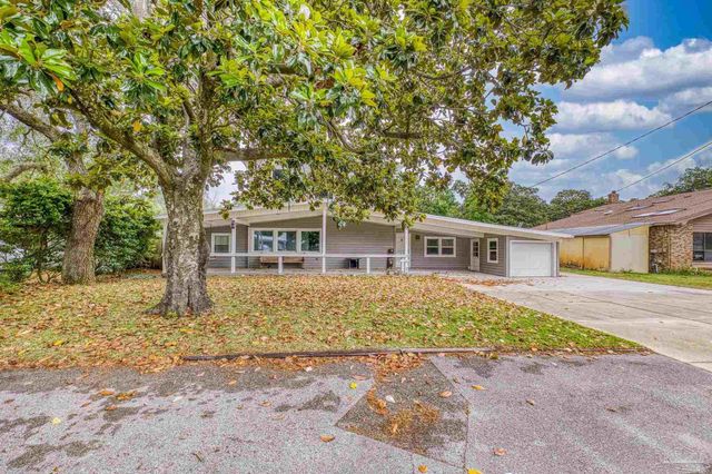 204 Camelia St, Gulf Breeze, FL 32561