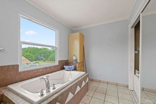 204 Camelia St, Gulf Breeze, FL 32561