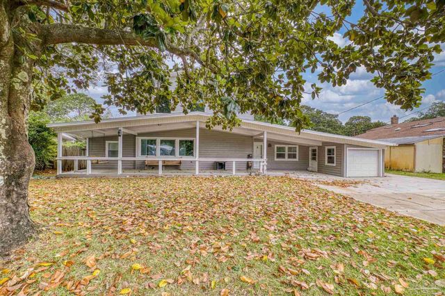 204 Camelia St, Gulf Breeze, FL 32561