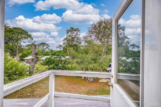 204 Camelia St, Gulf Breeze, FL 32561