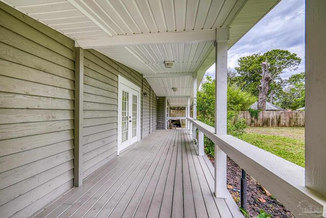 204 Camelia St, Gulf Breeze, FL 32561