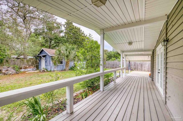 204 Camelia St, Gulf Breeze, FL 32561