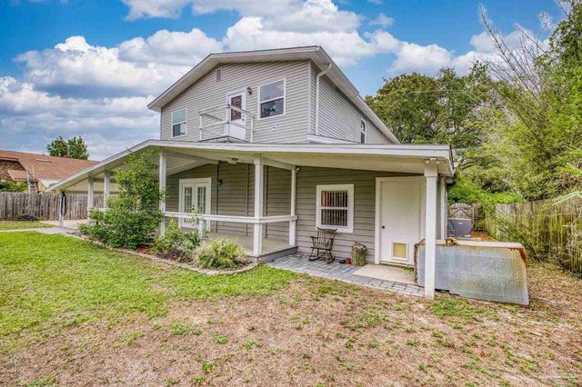 204 Camelia St, Gulf Breeze, FL 32561