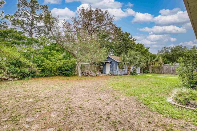 204 Camelia St, Gulf Breeze, FL 32561