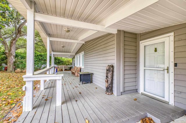 204 Camelia St, Gulf Breeze, FL 32561