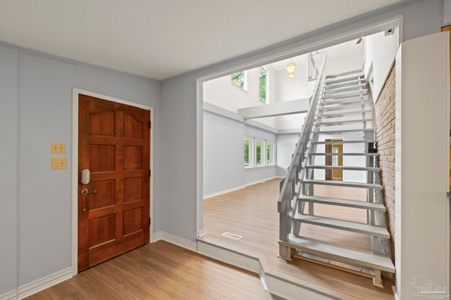 204 Camelia St, Gulf Breeze, FL 32561