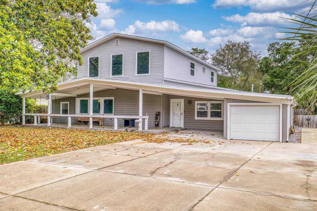 204 Camelia St, Gulf Breeze, FL 32561