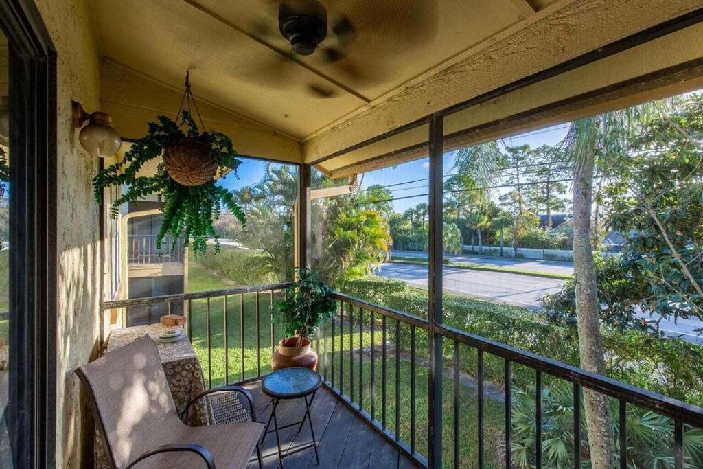 Image 11 of property listing at 13045 Albright Court 12, Wellington, FL 33414