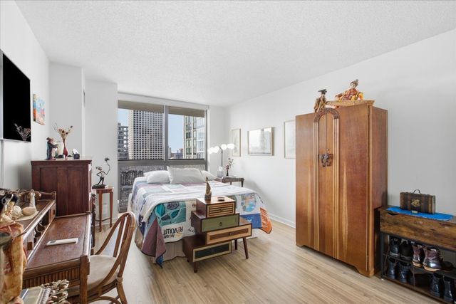 33 W Delaware Place 22H, Chicago, IL 60610