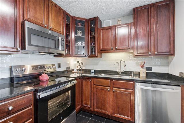 33 W Delaware Place 22H, Chicago, IL 60610