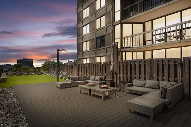33 W Delaware Place 22H, Chicago, IL 60610