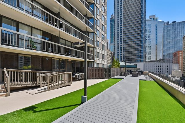 33 W Delaware Place 22H, Chicago, IL 60610