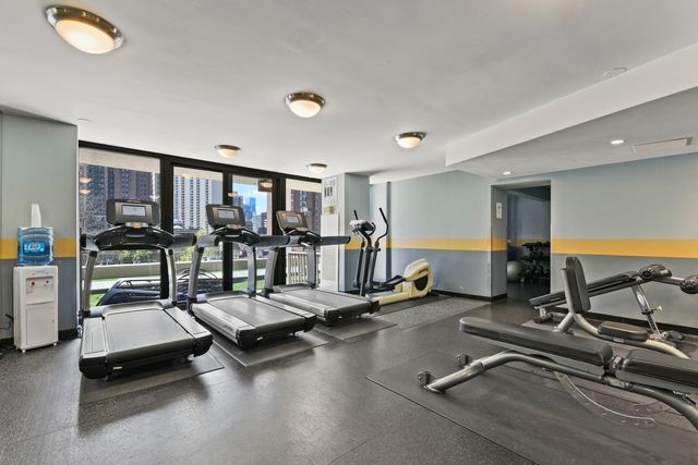 33 W Delaware Place 22H, Chicago, IL 60610
