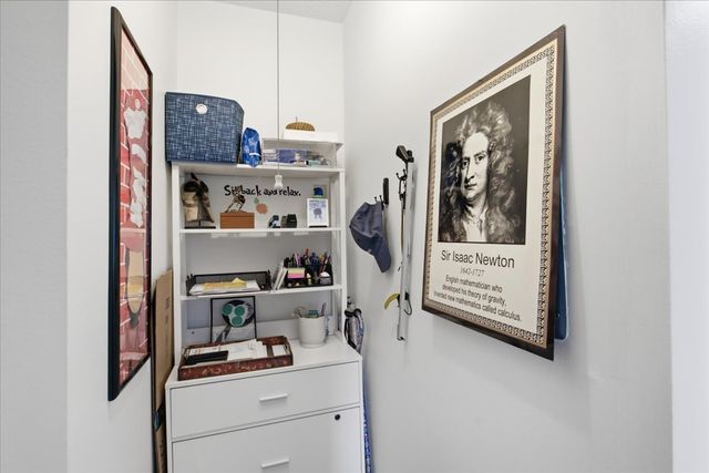 33 W Delaware Place 22H, Chicago, IL 60610