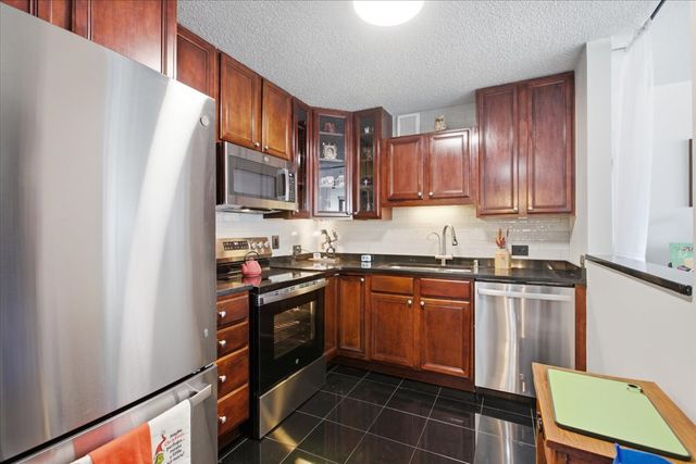 33 W Delaware Place 22H, Chicago, IL 60610