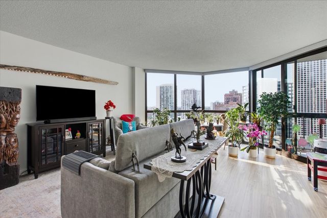 33 W Delaware Place 22H, Chicago, IL 60610