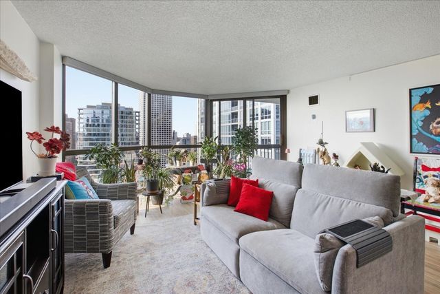 33 W Delaware Place 22H, Chicago, IL 60610