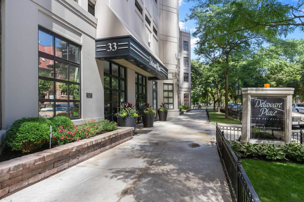33 W Delaware Place 22H, Chicago, IL 60610