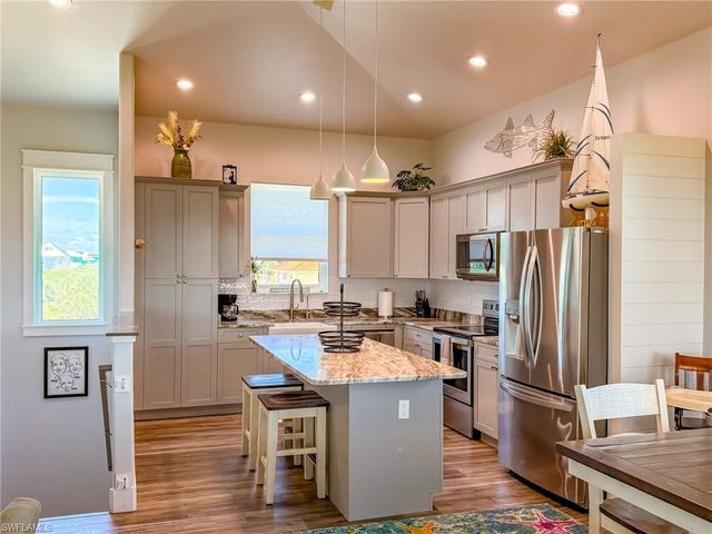 631 Rum RD, Upper Captiva, FL 33924