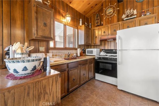 841 Menlo Drive, Big Bear Lake, CA 92315