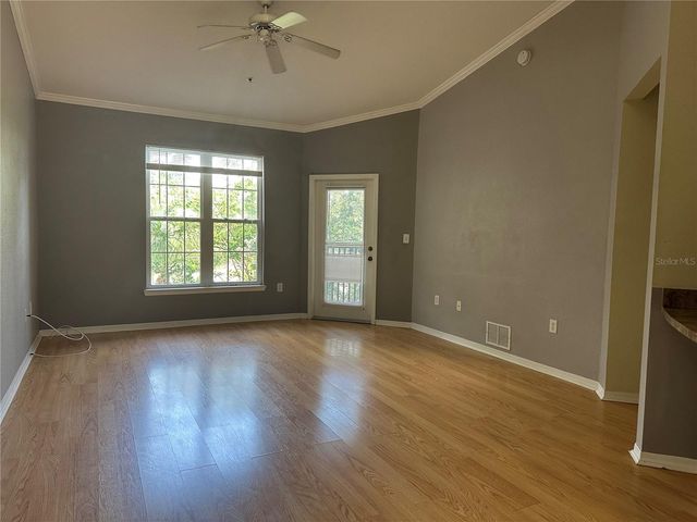 10021 COURTNEY PALMS BOULEVARD 303, Tampa, FL 33619