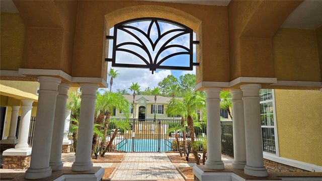 10021 COURTNEY PALMS BOULEVARD 303, Tampa, FL 33619