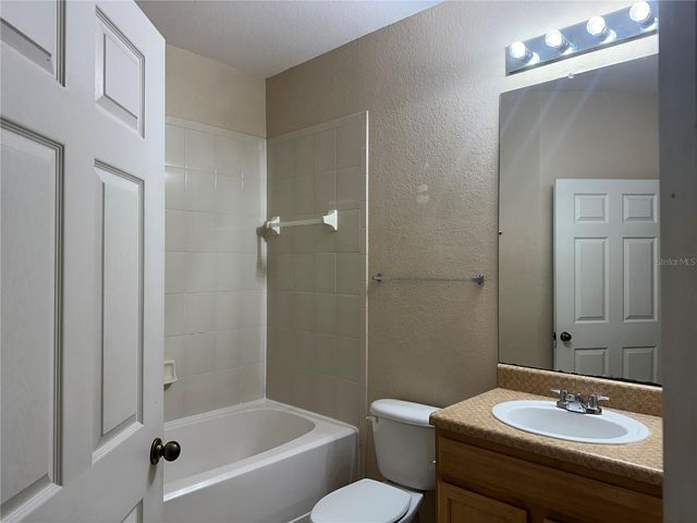 10021 COURTNEY PALMS BOULEVARD 303, Tampa, FL 33619
