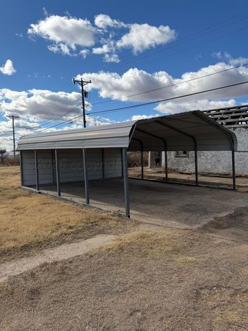 600 Greenough Avenue, Stinnett, TX 79083