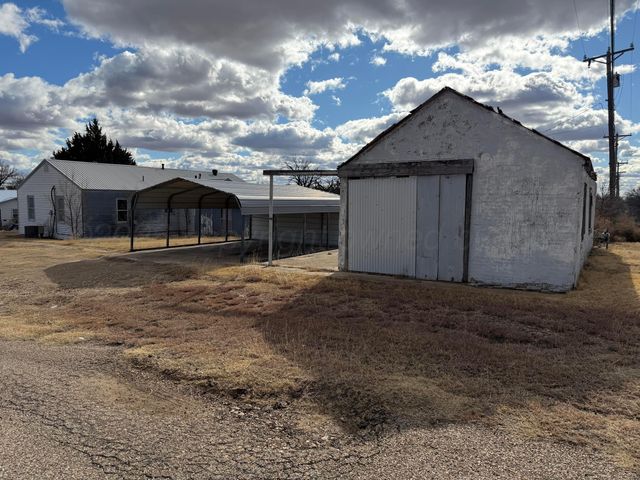 600 Greenough Avenue, Stinnett, TX 79083