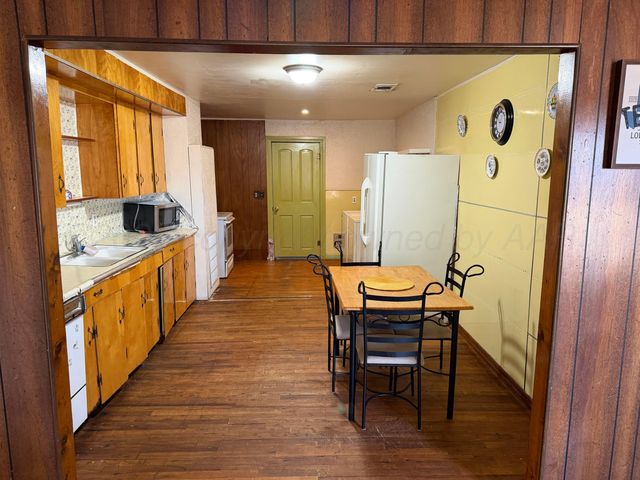 600 Greenough Avenue, Stinnett, TX 79083