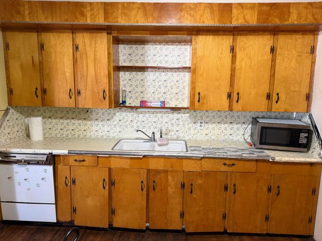 600 Greenough Avenue, Stinnett, TX 79083